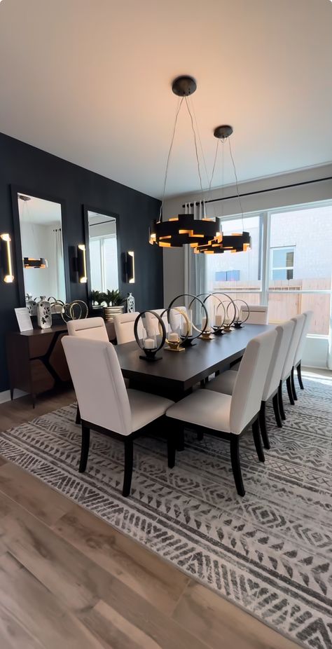 Bougie Dining Room, Bachelor Dining Room Ideas, Dining Room Design Black And White, Modern Eat In Kitchen Ideas, Dining Room Decor With Mirror, Dining Room With Mirrors, Updated Dining Room Ideas, White And Black Dining Room, Matte Black Dining Room