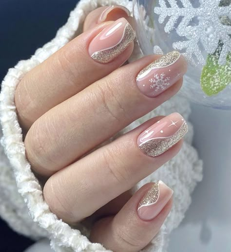 Nail Art Noel, Eye Nail Art, Fake Nails Designs, Elegant Nail Designs, Christmas Gel Nails, Pretty Gel Nails, Acrylic Nails Coffin Short, Neutral Nails, Xmas Nails