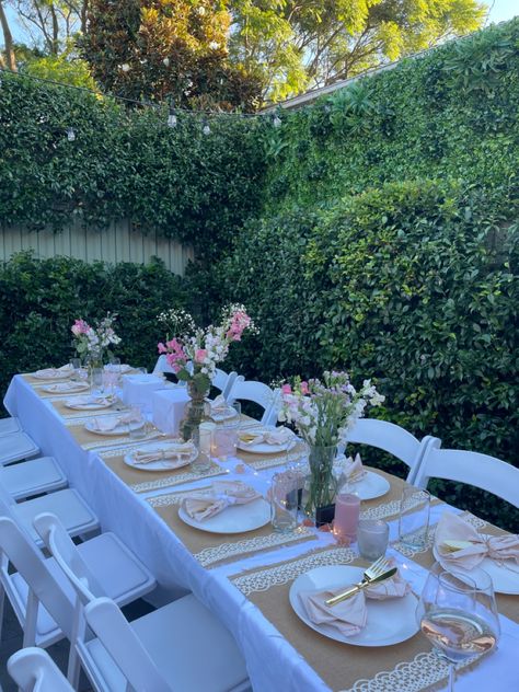 Small Backyard Dinner Party Ideas, Sweet Sixteen Garden Party Ideas, Outdoor Birthday Brunch, Sweet Sixteen Brunch Ideas, 18th Birthday Garden Party Ideas, Sweet 16 Party Ideas Summer, Sweet Sixteen Dinner Party Ideas, Party Set Up, Garden Bday Party