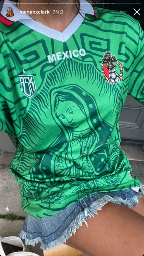 @meganxclark Mexican Jersey, Outfit Con Camisa, 90s Latina, Jersey Outfits, Jersey Fits, Mexican Independence, Grad Outfits, Mexican Fashion, Latina Fashion Outfits