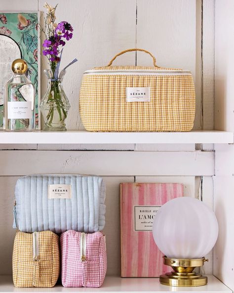 Sézane 🌈 (@sezane) • Instagram photos and videos Decoration Vitrine, Pink Gingham, Blue Gingham, Floral Stripe, Beauty Bag, Diy Bag, Green Stripes, Sewing Inspiration, Parisian Style