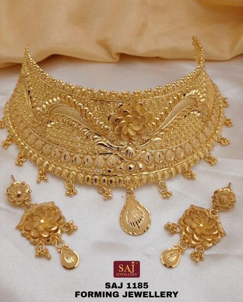 Chokar Pendent Set In Gold, Chokers Gold, Bridal Things, Choker Necklace Online, Choker Jewellery, Unique Gold Jewelry Designs, Bright Pillows, Delicate Gold Jewelry, Neck Pieces Jewelry