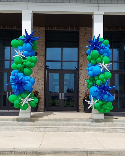 🎈Back to School events🎈 🎈✨ Get ready to elevate your back-to-school events with vibrant balloon decor! 📚🌟 Whether you're celebrating the start of a new school year or hosting a fun gathering, our colorful balloon arrangements are here to brighten up the occasion. 🎉 From whimsical arches to playful balloon bouquets, we've got everything you need to create a picture-perfect backdrop that students will love! 🎈💫 Let's make this school year extra special with a pop of color and a lot of fun! 🎓🌈 ... Balloon Arrangements, Colourful Balloons, School Events, Balloon Decor, Balloon Art, Balloon Bouquet, New School Year, New School, Balloon Decorations