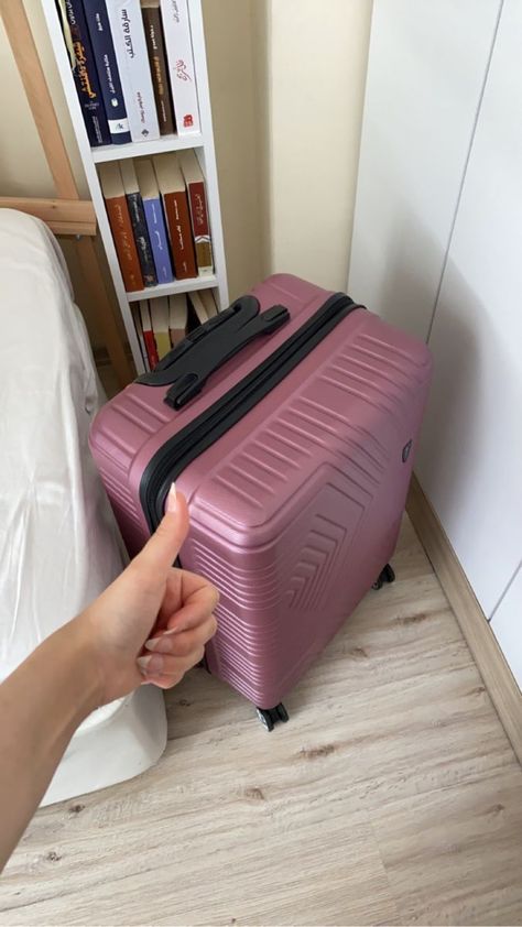 11 Best Travel Essentials for Women | Travel Essentials Carry On | Packing Aesthetic Luggage Aesthetic, Amazon Travel Must Haves, Carry On Makeup, Luggage For Women, Makeup Amazon, International Travel Essentials, Foto Cowgirl, Europe Travel Essentials, Essentials Checklist