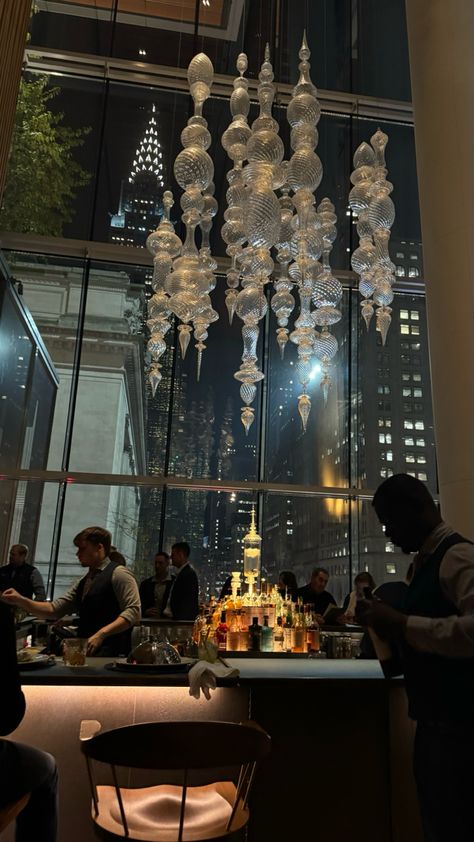 Nyc aesthetic, nyc inspo, nyc bars, nyc rooftop Nyc Gala Aesthetic, Nyc Upper East Side Aesthetic, Nyc Luxury Aesthetic, Nyc Restaurant Aesthetic, Fancy Restaurants In Nyc, Nyc Romantic, Nyc Upper East Side, New York Restaurant, Nyc Luxury