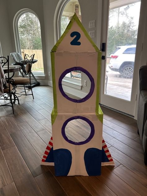 Buzz Lightyear Spaceship Diy, Rocket Ship Out Of Boxes, Rocket Ship Box Diy, Cardboard Box Spaceship Diy, Space Rocket Diy Cardboard Boxes, Cardboard Box Rocket, Cardboard Rocket, Buzz Lightyear Birthday Party, Amazon Boxes