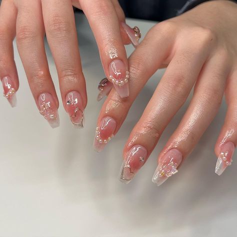 Krystal Oh Nails, Nails Inspiration Korean, Pink Nails With Pearls, Nails With Pearls, Minimalistic Fashion, Baby Pink Nails, Queen Nails, Maroon Nails, Hippie Nails