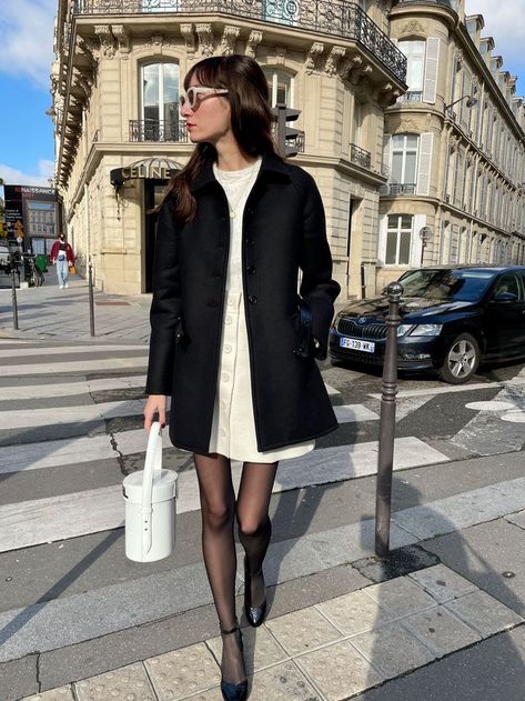 Courrèges black winter coat review - French outerwear, French girl coat ideas. Fitted Winter Coat, Black Coat With Skirt, Feminine Winter Shoes, Short Black Wool Coat Outfit, Short Black Coat Outfit, French Outfit Winter, French Girly, French Girl Style Winter, Mini Skirt French Style