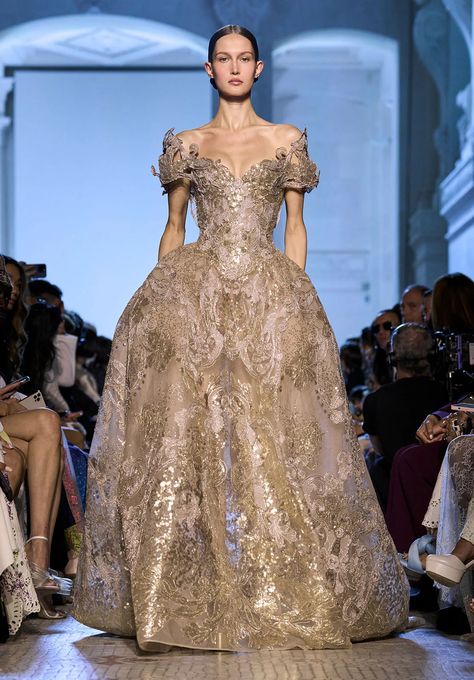 Ethereal Goddess, Brocade Embroidery, Molecular Cuisine, Elie Saab Haute Couture, Haute Couture Looks, Pancake Art, Raw Meat, Tulle Balls, Couture Looks