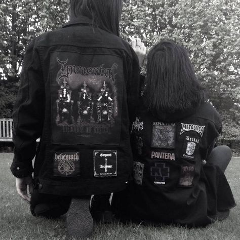 Pin by ‎⏂ on <3 | Metalhead fashion, Grunge couple, Emo couples Metalhead Fashion, Chicas Punk Rock, Emo Couples, Grunge Couple, Battle Jacket, Dark Love, Estilo Punk, Emo Scene, Grunge Goth