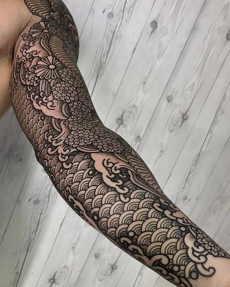 japanese tattoo designs Chinese Tattoo Designs Men, Wave Tattoo Sleeve, Tato Irezumi, Tatuajes Irezumi, Bodysuit Tattoos, Geometric Sleeve Tattoo, Polynesian Tattoos, Tattoo Zeichnungen, Muster Tattoos