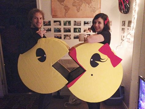 oh whimsical me: Our Halloween Costume: PACMAN and MS PACMAN Pac Man Costume Diy, Mrs Pacman Costume, Ms Pacman Costume, Pacman Costume, Pac Man Costume, Pacman Ghosts, Diy Costumes Men, Theme Costumes, Ms Pacman