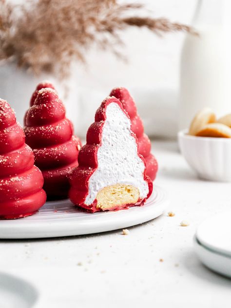 Strawberry and Cookie Cream Puffs - Julie Marie Eats Strawberry Marshmallow Fluff, Raspberry Cream Puff, Strawberry Marshmallow, Cream Puff Recipe, Valrhona Chocolate, Puff Recipe, Cream Puff, Shortbread Cookie, Marshmallow Fluff