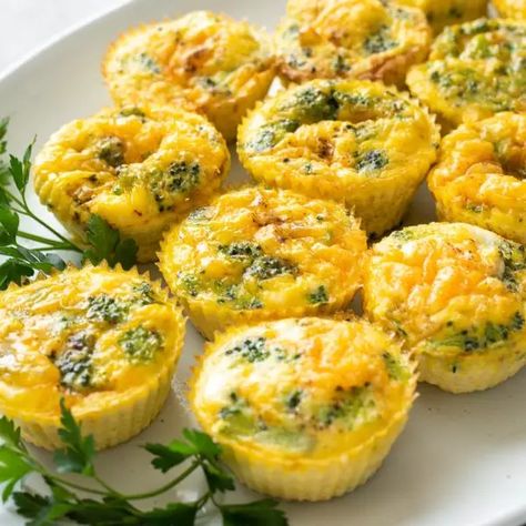 Coping Activities, Crustless Broccoli Quiche, Quiche Recipes Crustless, Egg Bakes, Brunch Quiche, Shower Recipes, Mini Quiche Recipes, Quiche Muffins, Broccoli Quiche