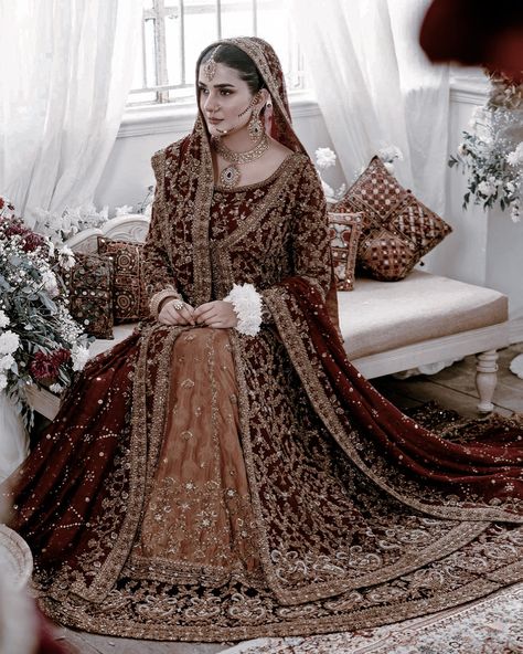 Barat Dress Bridal, Suffuse Bridal Dress, Pakistani Barat Brides, Bridal Gowns Pakistani, Barat Dress Ideas, Barat Dress, Modern Bridal Dress, Red Bridal Dress, Bridal Lehenga Designs