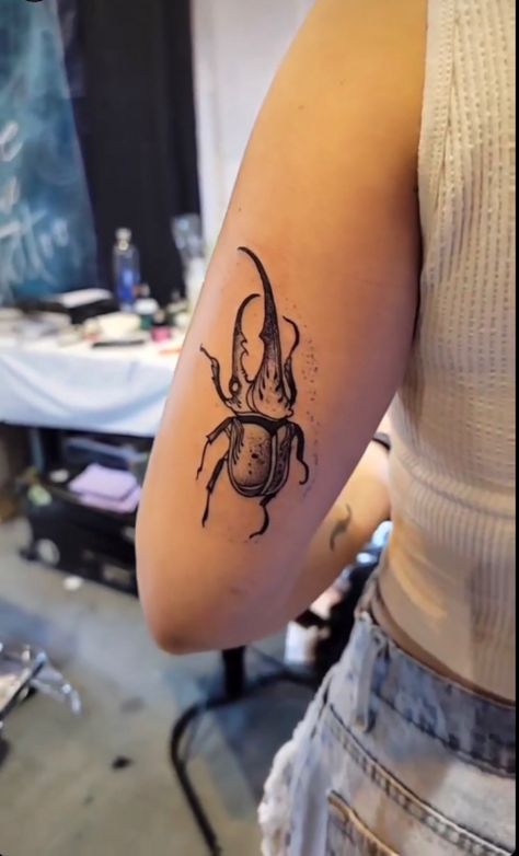 Rino Beetle Tattoo, Japanese Rhinoceros Beetle Tattoo, Hercules Beetle Tattoo, Rhino Beetle Tattoo, Armadillo Tattoo, Alien Painting, Small Animal Tattoos, Tatoo Styles, Rhino Beetle