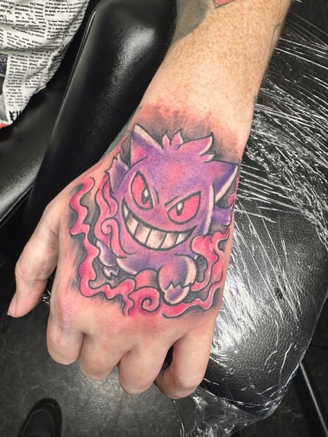 #tattoo #gengar #pokemon #tattoosession #pokemontattoo #tattooideas #tattoodesign #tattooideas Pokemon Hand Tattoo, Gengar Tattoo Design, Gengar Tattoo, Haunter Pokemon, Gengar Pokemon, Drawing Ideas List, Pokemon Tattoo, Tattoo Art Drawings, Hand Tattoo