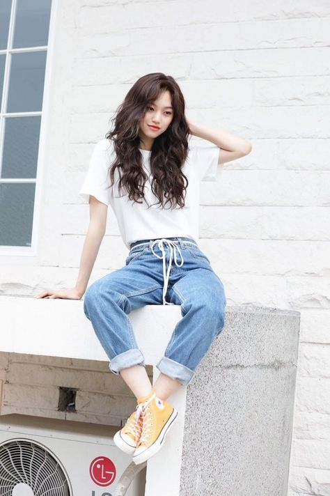 Looks Com All Star, How To Pose For Pictures, Pose For Pictures, Female Posing, Kore Ulzzang, Very Important Person, Kim Doyeon, Fashion Kpop, Dream High