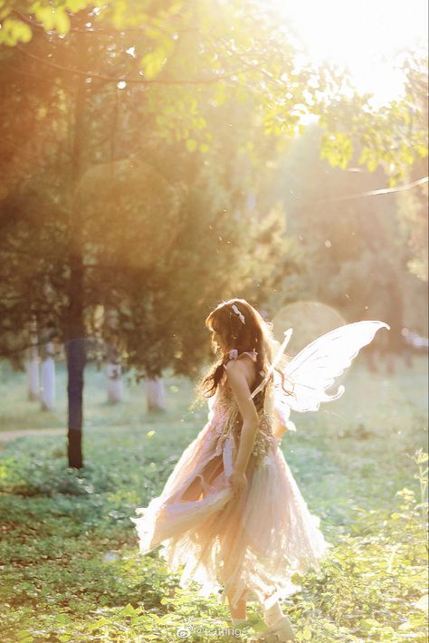 Fairy Family Photoshoot, Fairy Photoshoot Ideas Kids, Fairy Photoshoot Kids, Fairy Theme Photoshoot, Fairy Rpg, Fairy Photoshoot Ideas, Wood Photoshoot, Goddess Shoot, Botanical Garden Photo Shoot