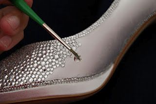 strass your shoes i so want to learn how to do this i will strass everything Bejeweled Shoes, Upcycle Shoes, Diy Glitter Shoes, Bedazzled Shoes Diy, Boots Diy, Bedazzled Shoes, Shoe Refashion, Shoe Makeover, Sequin Boots