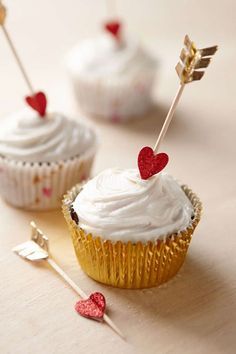 Cupcakes San Valentin, Valentine Day Cupcakes, Love Valentines Day, Baking Kit, Zucchini Cake, Raspberry Smoothie, Valentines Cupcakes, Valentine's Day Recipes, Easy Cinnamon