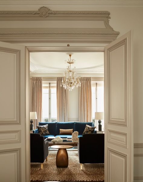 Paris: A vintage Haussmann-style apartment on Quai Voltaire | Architectural Digest India Haussmann Interior, Neoclassical Living Room, Vintage Apartment, French Apartment, Paris Home, Interior Vintage, Open Living Room, Parisian Apartment, Paris Apartments