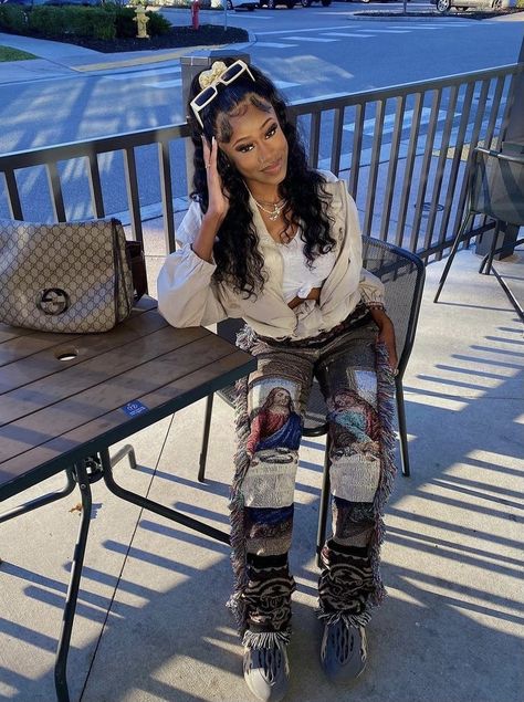 Tapestry Pants Outfit, Tapestry Pants, 21st Birthday Outfits, Streetwear Girl, Fall Attire, Trendy Sweaters, Dope Fashion, Fly Girl, Streetwear Fashion Women