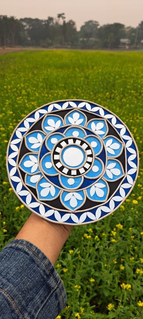 Lippan art Made by clay Lippan Art Simple Designs, Simple Lipan Art, Lippan Art Design Drawing, Simple Lippan Art Design, Lipon Art For Beginners, Clay Mirror Mandala Art, Butterfly Lippan Art, Aesthetic Lippan Art, Simple Lippan Art Circle