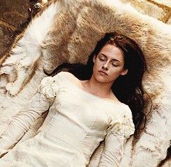 Snowhite And The Huntsman, Jeyne Arryn, Huntsman Movie, Kristen Stewart Gif, Dark Royalty, Lyanna Stark, Snow White And The Huntsman, Kristen Stewart Movies, The Huntsman