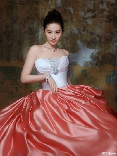 LIU YIFEI 刘亦菲 in Miss Sohee Spring 2024 Couture | The Tale of Rose Press Conference Liu Yifei: more photos here drama promo: more photos here Miss Sohee, Liu Yi Fei, Liu Shishi, Liu Yifei, Haute Couture Fashion, Chinese Actress, Photo Archive, Actress Photos, High End Fashion