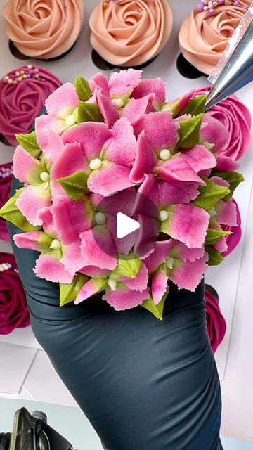 @cakestone20 on Instagram: "A buttercream hydrangea cupcake 💕🧁 This version of hydrangeas takes a bit longer to make than our usual ones using the 2D tip but we love how different they look 🤗

#reels #reelsofinsta #reelitfeelit #bakingreels #tutorial #reellife #cupcakereels #trendingreels #oddlysatisfying #hydrangeacupcakes #mangohill #buttercreamflowers #pinkcupcakes #cakedecorating #cakedecoratingreel #cakereel #cakereels #bakingreels #satisfyingvideos  #buttercreamflowerpiping #engagement #explorepage #prettycupcakes #cakestone  #cakestone20  #reelvibes  #reelcreator" Buttercream Hydrangea Tutorial, Buttercream Hydrangea, Hydrangea Cupcakes, Hydrangea Cake, Buttercream Flowers Cupcakes, Pretty Cupcakes, Flower Cupcakes, Buttercream Flowers, Pink Cupcakes