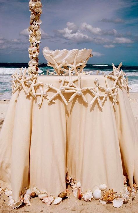 Beach Wedding Decorations | ideas for your wedding altar, take a look at our 15 Wonderful Wedding ... Diy Beach Wedding, Fishing Clothing, Wedding Projects, Diy Event, Beach Wedding Inspiration, Beach Diy, Beach Wedding Decorations, Beach Theme Wedding, Nautical Wedding