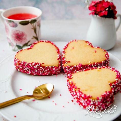 alfajores, alfajores rellenos Valentines Baking, Valentine Desserts, Food Journal, Finger Foods, Cookie Decorating, Tart, Biscuits, Cooking Recipes, Baking