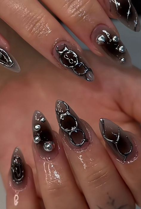 Black Gelly Nail, Fairycore Nail Art, Black Nails With Chrome Design, Black Fairy Nails, Cyberpunk Nails Black, Grimes Nails, Dark Color Nails Design, Jelly Black Nails, Liquid Metal Nails