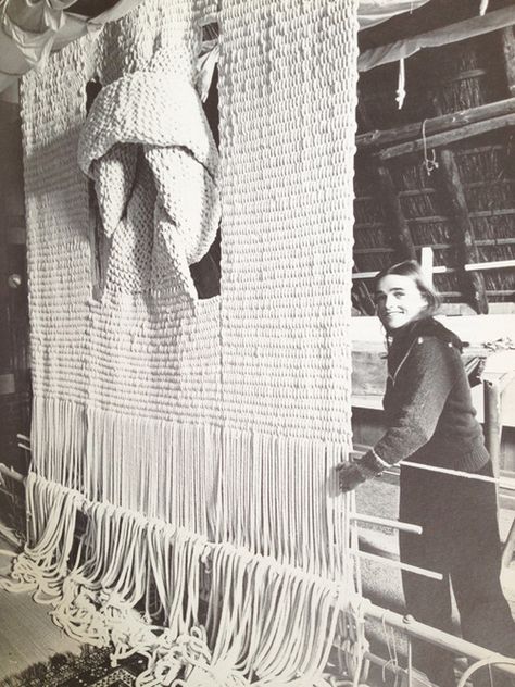 Sheila Hicks and her macrame art.  #macrame #artist #pioneer Sheila Hicks, Textile Fiber Art, Fibres Textiles, Weaving Textiles, Modern Macrame, Macrame Art, Weaving Art, Soft Sculpture, Loro Piana