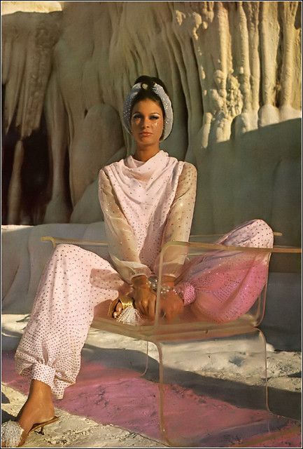 70s Lounge, Riviera Fashion, Henry Clarke, Pamukkale Turkey, Patti Hansen, Lounge Jumpsuit, Fashion Decades, 1960s Dresses, Vogue Vintage