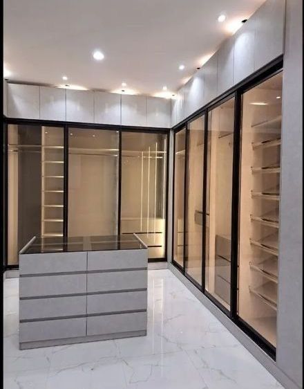 White Dressing Room, Mens Closet Organization, Sliding Door Wardrobe Designs, Bedroom Wardrobe Design, Luxury Closets, Closets Design, Beautiful Closets, Dream Closet Design, Wardrobe Interior