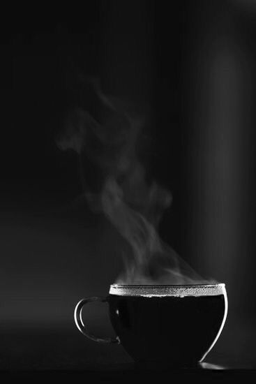 Black Tea Aesthetic, Black Mood, Mood Inspiration, Morning Mood, Coffee Photography, Black And White Aesthetic, Dark Photography, Black N White, Cozy Winter