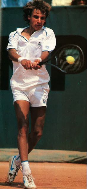 Karl says that he's never grown up with anything different, so he never really thought much about the fact that his father is, well, Mats Wilander. Mats Wilander, Tennis Techniques, Over 50 Fitness, Tennis Pictures, Tennis Photos, Male Fitness, Tennis Legends, Custom Interior, Mens Tennis