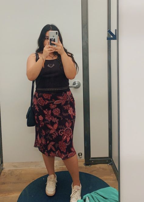 Midsize Dress Outfit Summer, Midsize Skirt Outfit Summer, Summer Street Style Midsize, Mid Size Gen Z Fashion, Mid Size Midi Skirt Outfit, Midi Skirt Midsize, Plus Size Night Out Outfit Summer, Mid Size Vintage Fashion, Midsize Midi Skirt Outfit