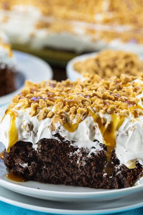 Toffee Poke Cake- covered with Cool Whip and toffee bits. Toffee Poke Cake, Toffee Cheesecake Bars, Toffee Cheesecake, Vegetarian Chocolate Cake, Spicy Southern Kitchen, Toffee Chips, Chocolate And Caramel, Chocolate Chip Bars, Poke Cake Recipes