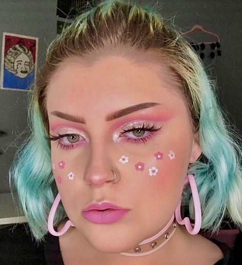 Girly Pop Makeup, Pink Flower Makeup Looks, Flower Blush Makeup, Pink Flower Eye Makeup, Pink Carnival Makeup, Taylor Swift Concert Makeup Ideas, Pink Flower Photoshoot, Flower Inspired Makeup, Floral Makeup Looks