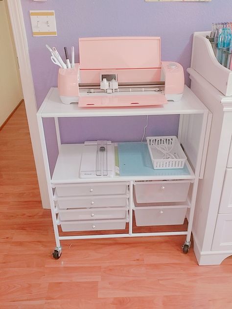 Product Storage Business, Computer Printer Storage Ideas, Cricut Craft Space Ideas, Cricut Work Station Ideas Small Office, Craft Room Setup Ideas, Reseller Room, Cricut Setup Room Ideas, Cricut Workspace Ideas, Home Office Craft Room Combo