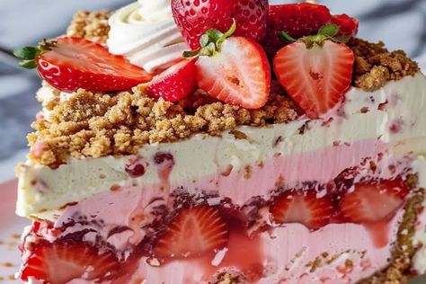 Pink Strawberry Cake, Cheesecake Delight, Strawberry Crunch Cheesecake, Strawberry Gelatin, Crunch Cheesecake, Strawberry Shortcake Cookies, Baklava Cheesecake, Strawberry Cheesecake Recipe, Strawberry Crunch