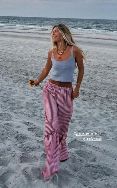 Croatian Summer Outfits, Pink Striped Pants Outfit, Beach Pants Outfit Summer, Light Pants Outfit, Natural Life Outfits, Cozy Beach Outfits, Aussie Summer Outfits, Striped Linen Pants Outfit, Thailand Outfit Ideas