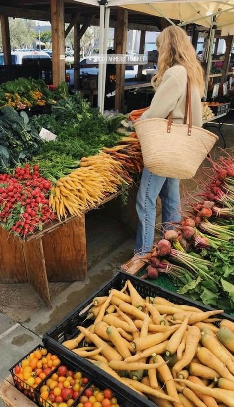 Farmers Market Aesthetic, Market Aesthetic, Winter Veggies, This Is Your Life, Aesthetic Tumblr, Root Vegetables, Green Juice, Sustainable Living, Aesthetic Food