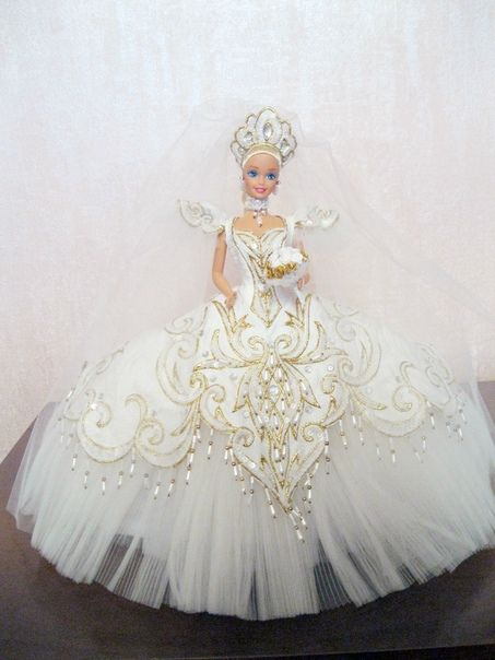 Empress Bride Barbie 1992 by Bob Mackie 1700 Dresses, Barbie Costumes, Crochet Barbie Patterns, Barbie Bridal, Barbie Wedding Dress, Barbie Wardrobe, Wedding Doll, Barbie Bride, Barbie Costume