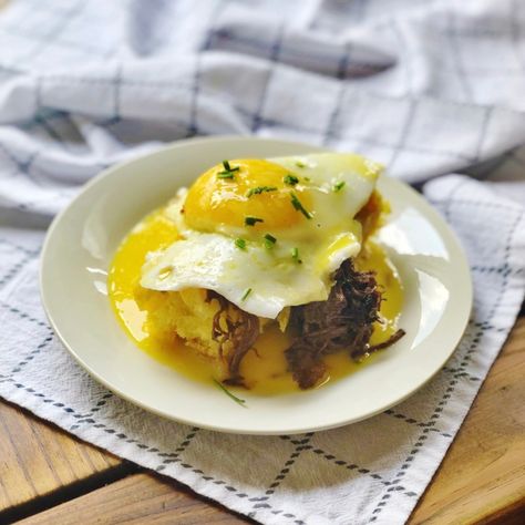 Cornbread Brisket Benedict – Pontchartrain Kitchen Hollandaise Recipe, Southern Louisiana, Jiffy Cornbread Mix, Braised Brisket, Breakfast Meat, Braised Pork, Favorite Appetizers, Super Yummy, Egg Recipes