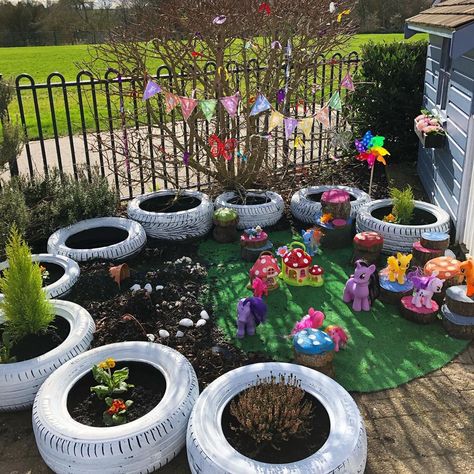 Eyfs Writing Outdoors, Early Years Role Play Areas, Outdoor Continuous Provision Eyfs, Eyfs Garden, Role Play Areas Eyfs, Early Years Outdoor Area, Outdoor Eyfs, Glass House Garden, Eyfs Outdoor