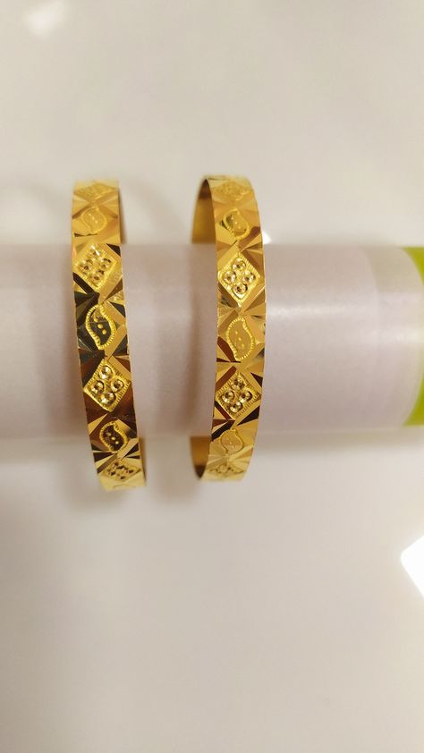 Simple Gold Bangle, Bangles Collection, Art Deco Artwork, Fancy Design, Antique Jewelry Indian, Gold Bangles Design, Jewelry Indian, Bangle Designs, Gold Bangles